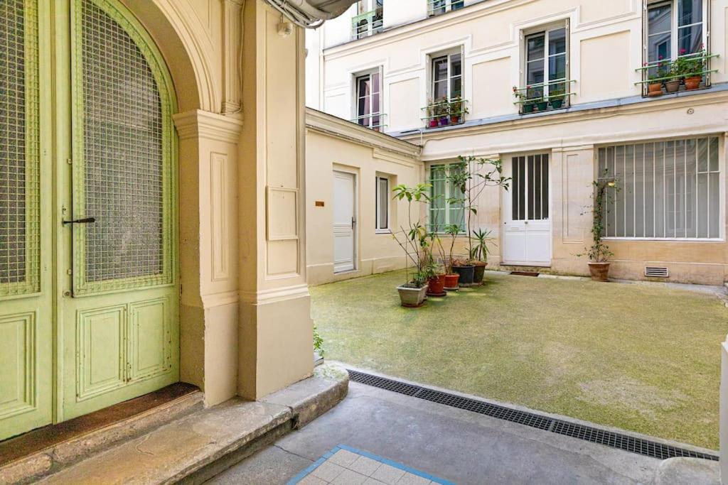 Lovely Home In The Heart Of Paris Exterior photo